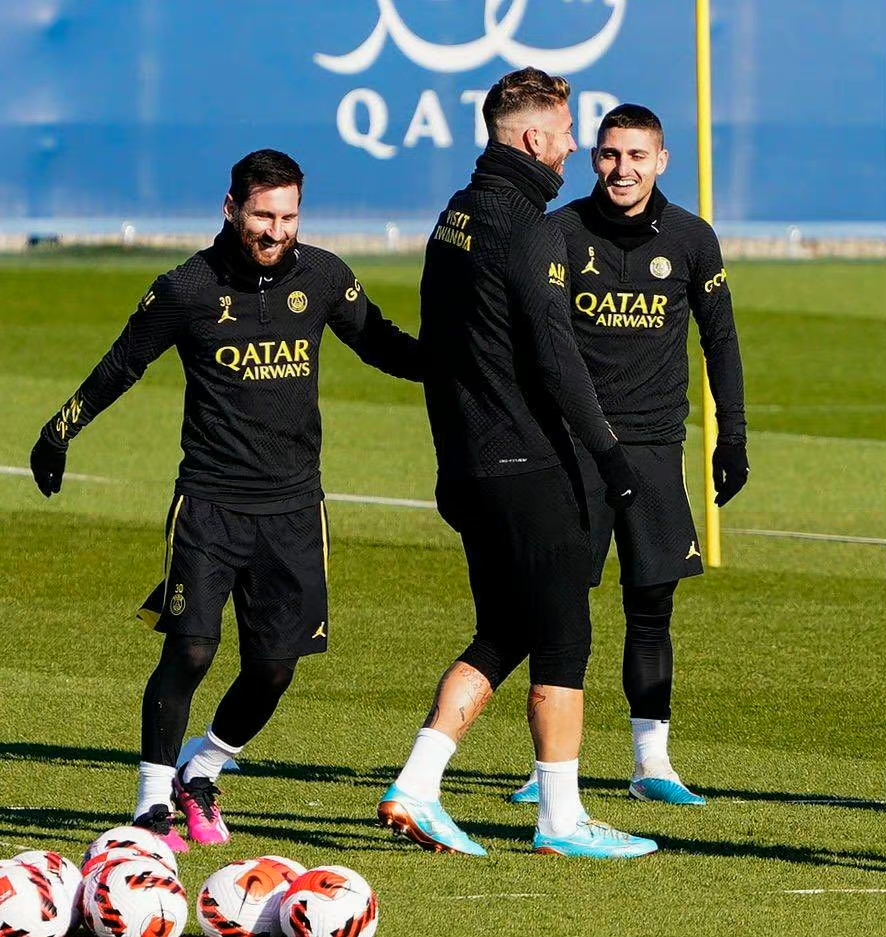 转会期阿斯顿维拉调整名单以备法国杯，止住颓势环节打磨，震撼外界，临场指挥获称赞的简单介绍