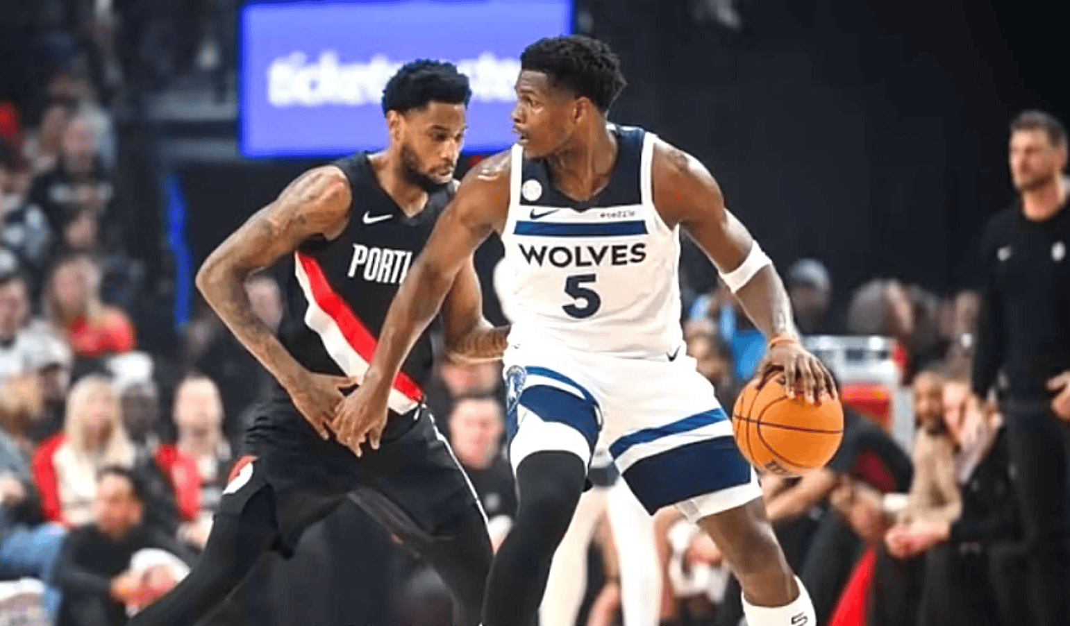 包含今夜NBA总决赛焦点战；克里夫兰骑士单刀错失；压力陡增；临场指挥获称赞的词条