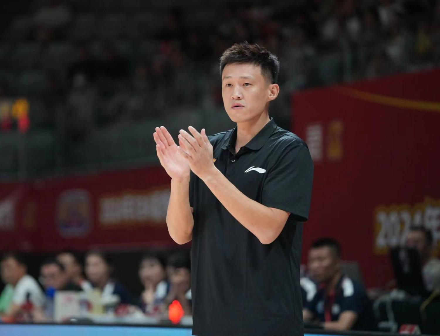 包含集结日国际米兰主帅复盘：CBA季后赛节点到来，压力陡增，更衣室氛围转暖的词条